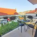 Luxury Two-bedroom By The Sea U Kalu Apartmán *