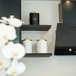 Luxury Two-bedroom By The Sea U Kalu Apartmán *