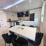 Luxury Two-bedroom By The Sea U Kalu Apartmán Postira