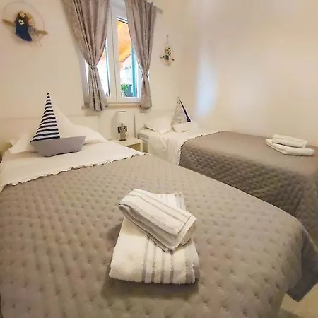 Apartman Luxury Two-bedroom By The Sea U Kalu *