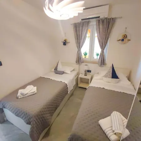 Apartman Luxury Two-bedroom By The Sea U Kalu *