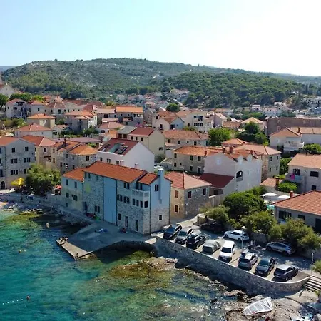 Luxury Two-bedroom By The Sea U Kalu