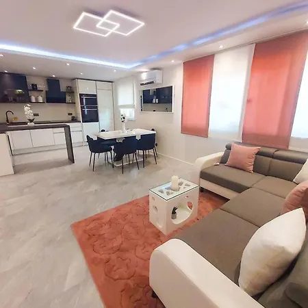 Luxury Two-bedroom By The Sea U Kalu Apartman