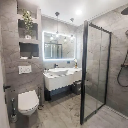 Luxury Two-bedroom By The Sea U Kalu Apartman *