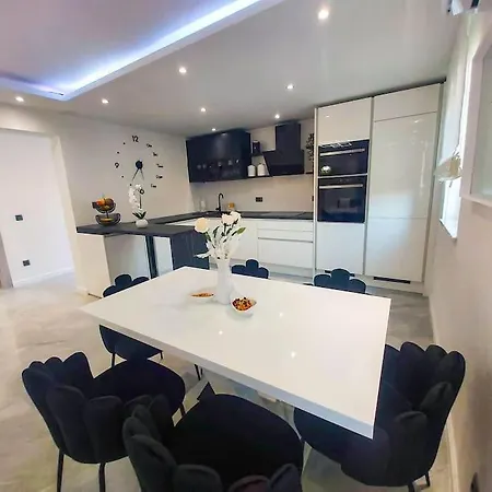 Luxury Two-bedroom By The Sea U Kalu Apartman Postira