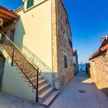 Luxury Two-bedroom By The Sea U Kalu Apartment Postira