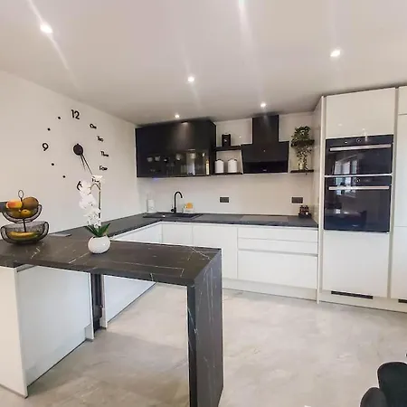 Luxury Two-bedroom By The Sea U Kalu Postira